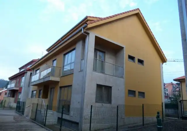 Vista exterior de Garatge en venda en Ribeira