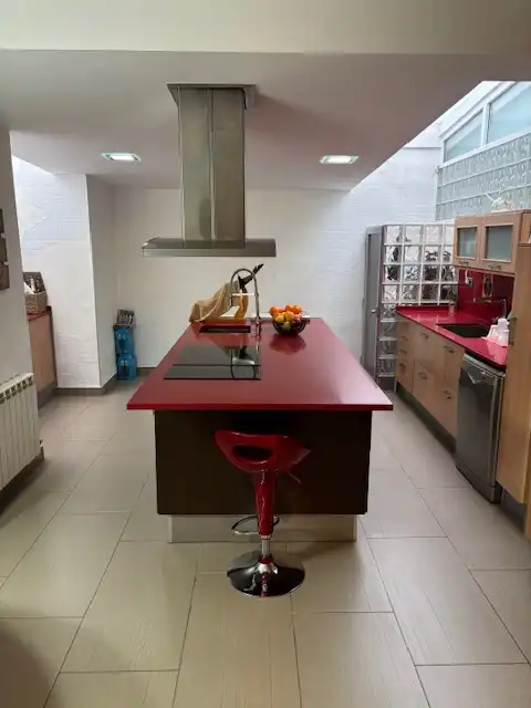 Cuina de Casa adosada en venda en Mataró amb Aire condicionat, Calefacció i Jardí privat