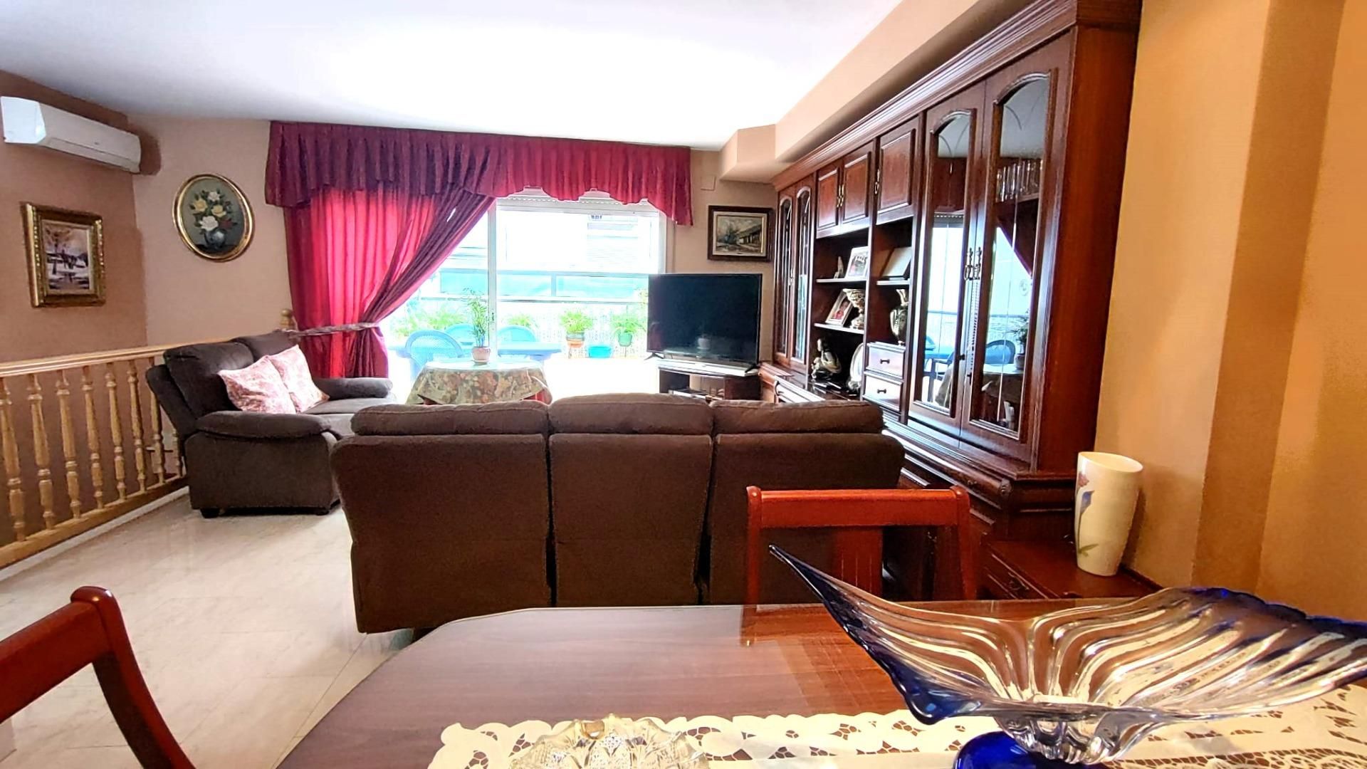 Living room of Flat for sale in L'Hospitalet de Llobregat  with Air Conditioner, Heating and Terrace