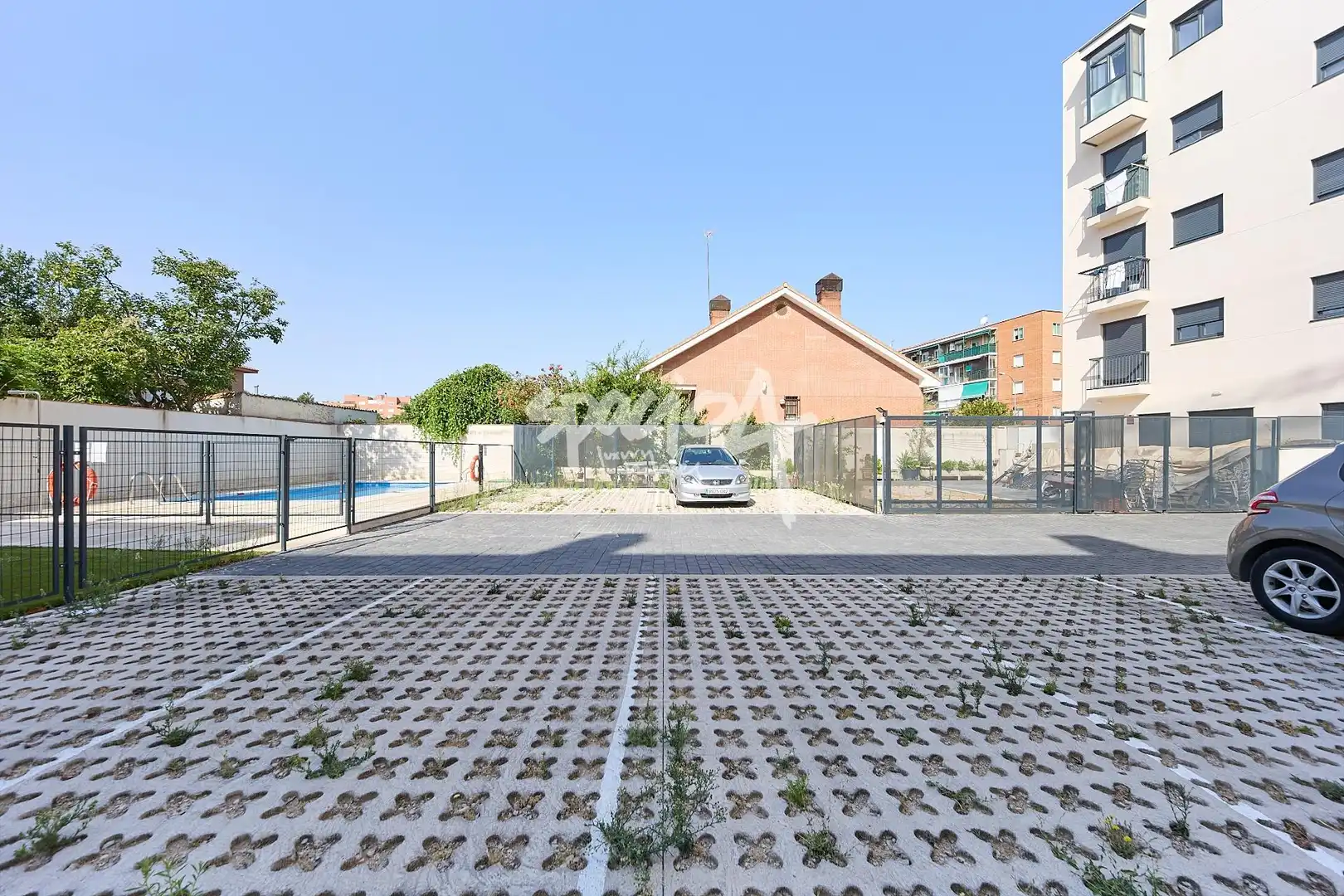 Aparcament de Apartament en venda en Madrid amb Calefacció i Piscina comunitària