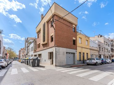 Xalet amb balcó en venda a Carrer del Taulí