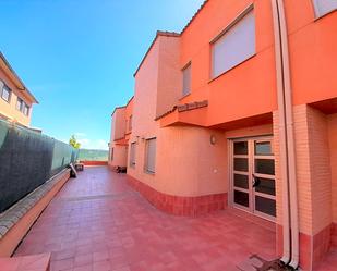 Exterior view of Single-family semi-detached for sale in Pinseque  with Terrace