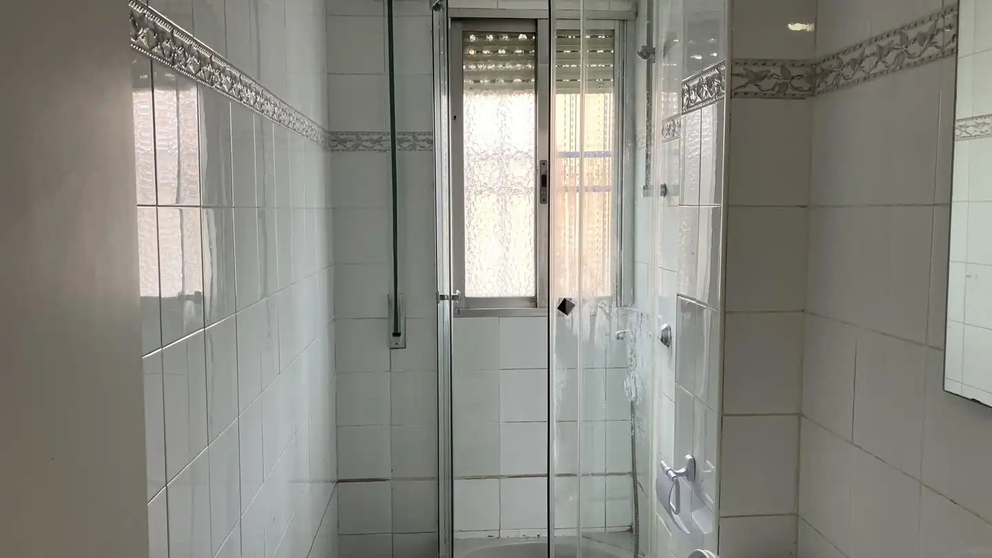 Bathroom of Flat for sale in Madrid