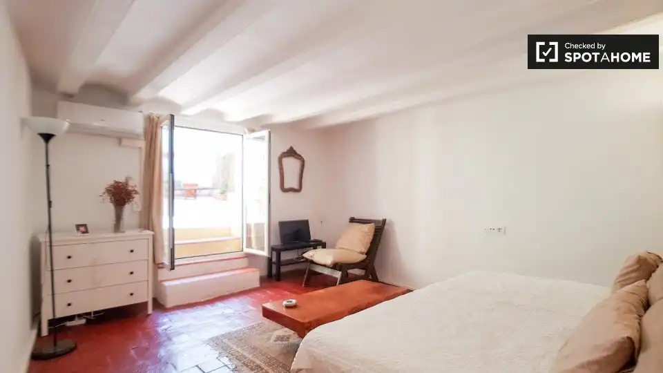 Flat with terrace to rent in Ciutat Vella, imagen 5