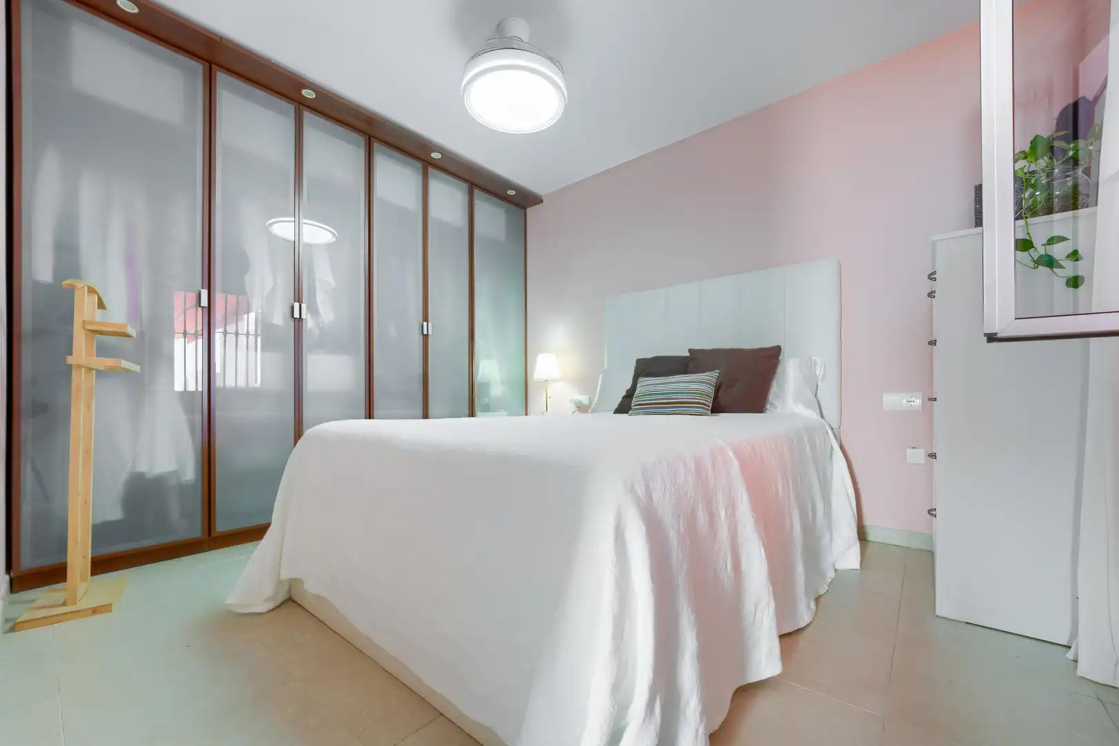 Bedroom of Detached homes for sale in Dos Hermanas  with Private garden and Community pool