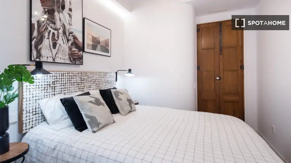 Flat with terrace to rent in Ciutat Vella, imagen 4