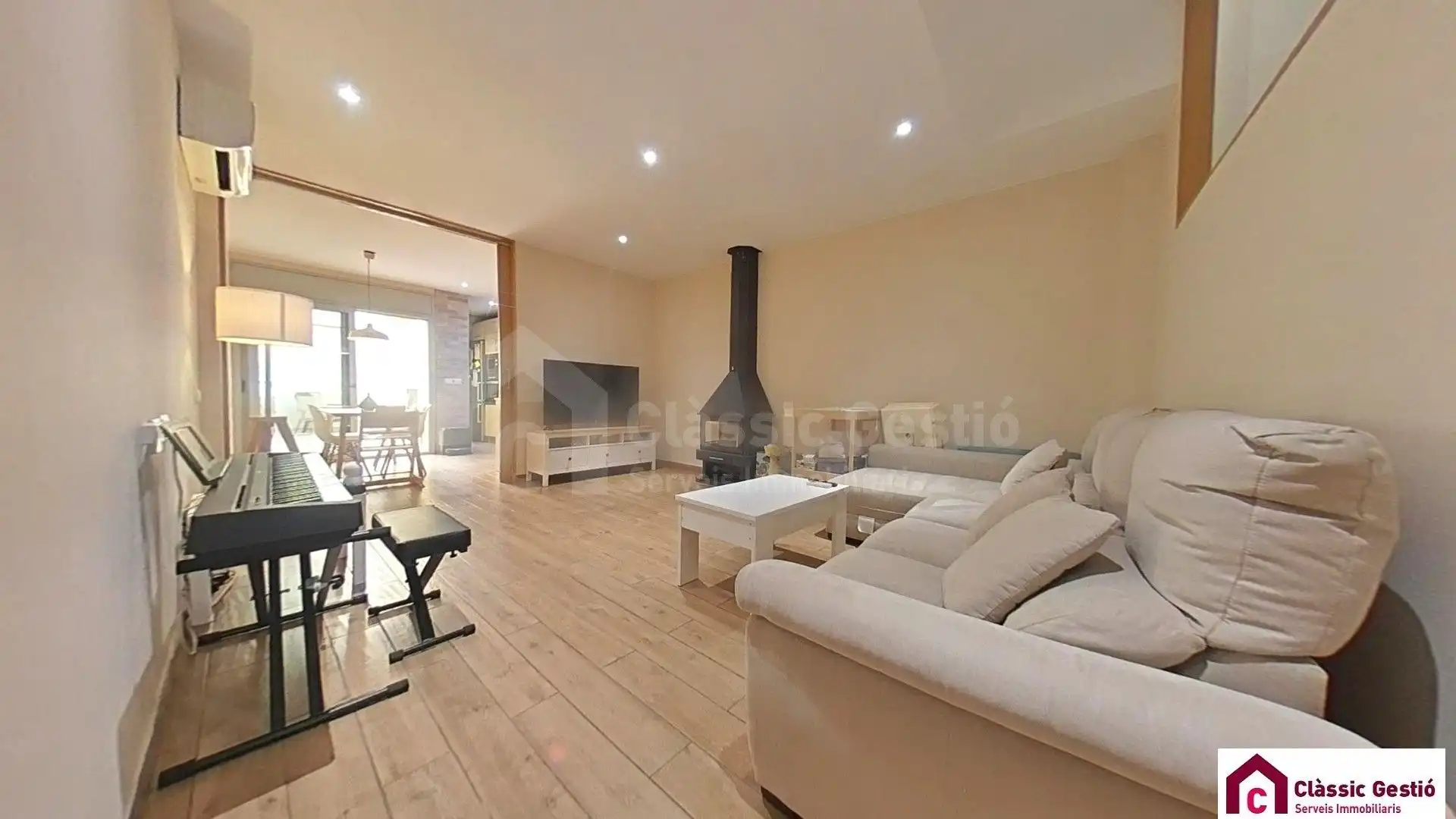Sala de estar de Casa adosada en venta en Terrassa con Aire acondicionado y Calefacción