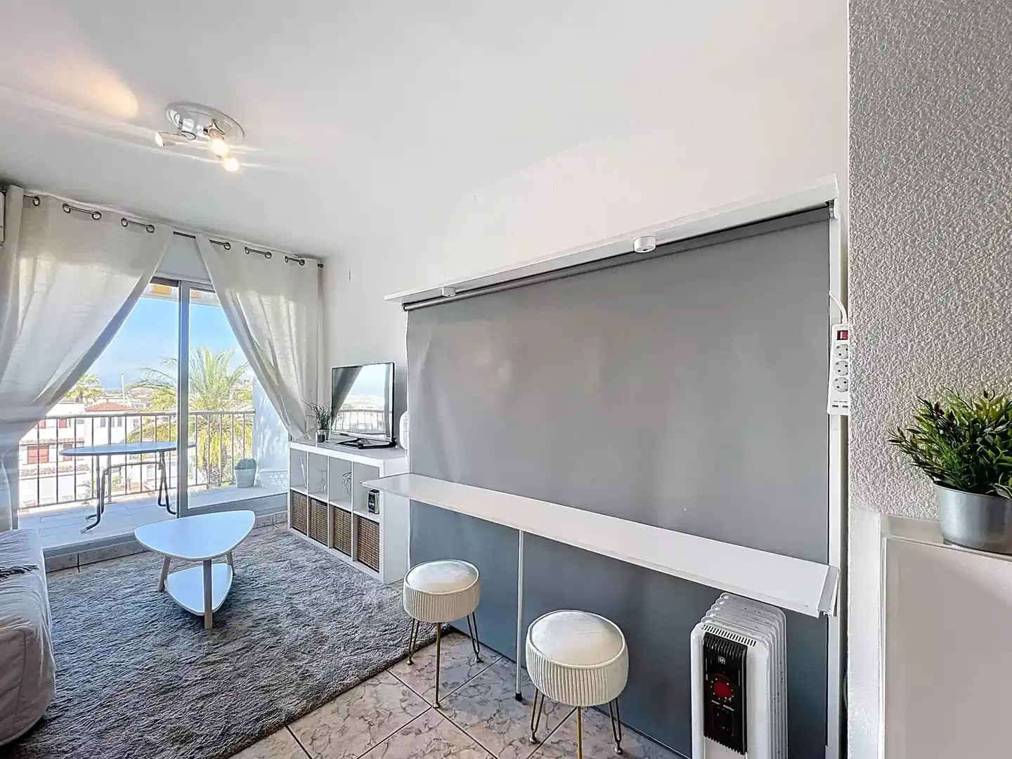 Sala d'estar de Estudi en venda en Empuriabrava amb Terrassa i Moblat