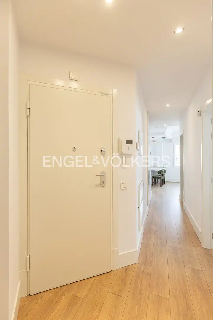 Flat for rent in Madrid  with Air Conditioner, Heating and Storage room