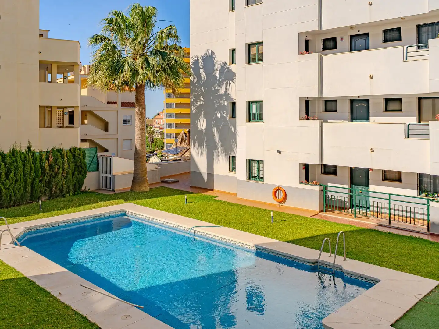 Piscina de Pis en venda en Fuengirola amb Aire condicionat, Terrassa i Piscina comunitària