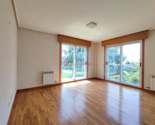 Sala d'estar de Pis de lloguer en Narón amb Calefacció, Parquet i Traster