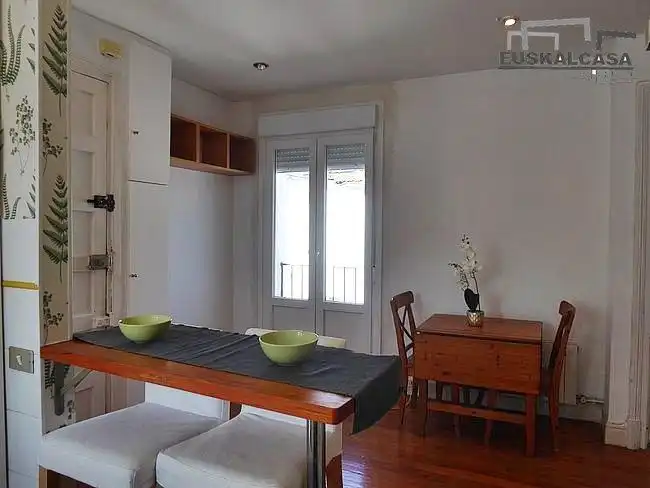 Comedor de Piso en venta en Bilbao  con Calefacción y Balcón