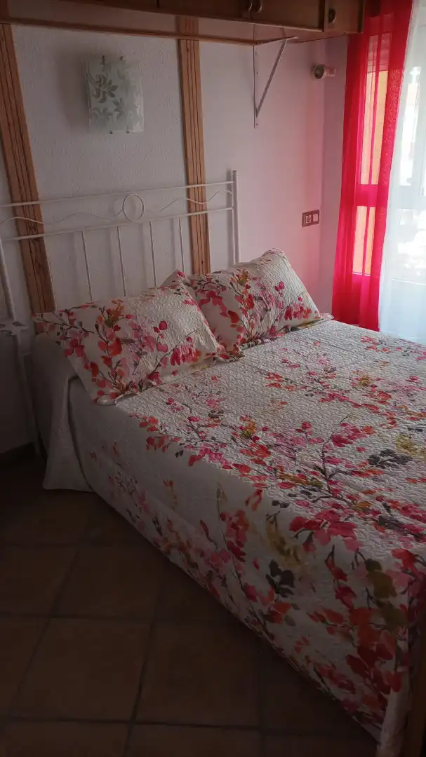 Habitación de Apartamento de alquiler en Torrox con Amueblado, Microondas y TV