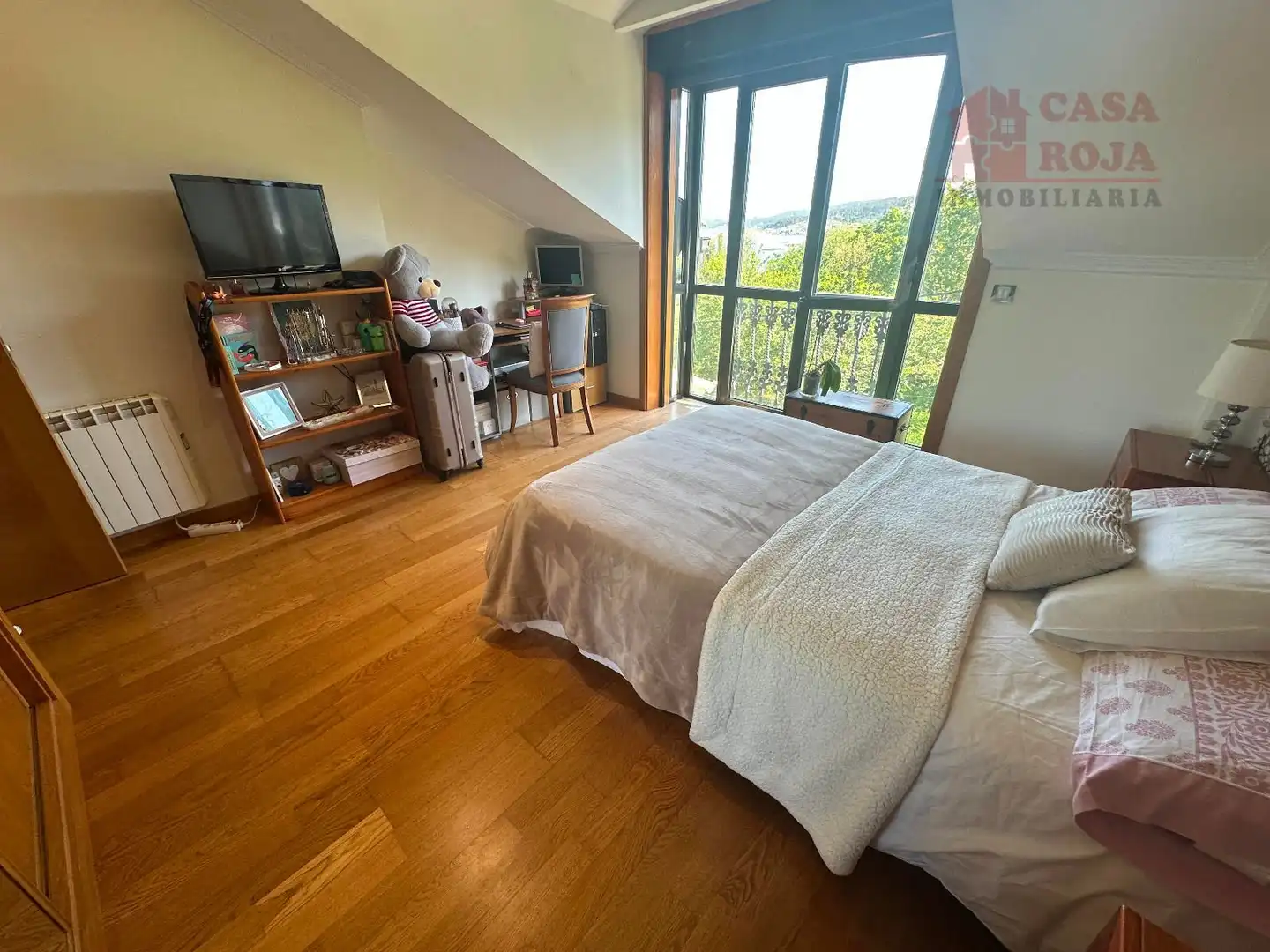 Dormitori de Casa o xalet en venda en Cangas  amb Calefacció, Terrassa i Traster