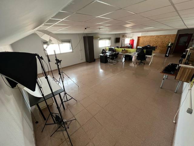 Oficina en Alquiler en Calle de la Ebanistería en Babel