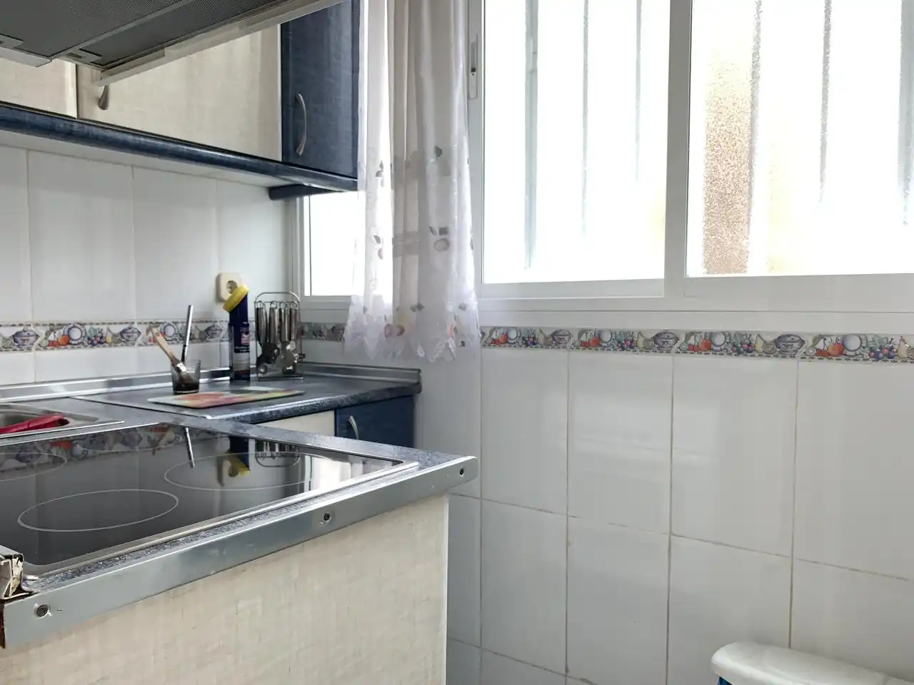 Cuina de Planta baixa de lloguer en Madrid amb Calefacció i Moblat