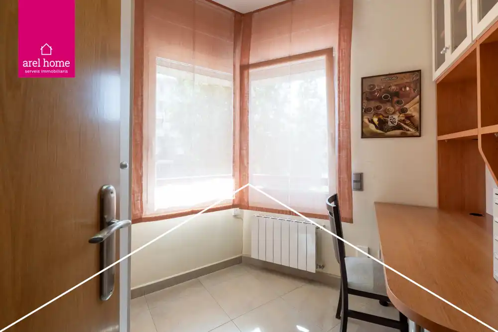Flat for sale in Esplugues de Llobregat  with Air Conditioner