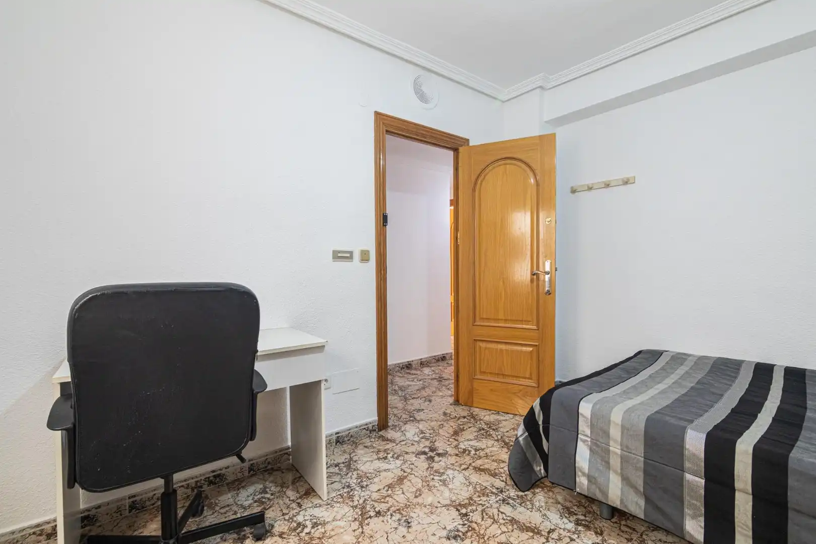 Dormitori de Pis en venda en Elche / Elx amb Aire condicionat, Moblat i Balcó