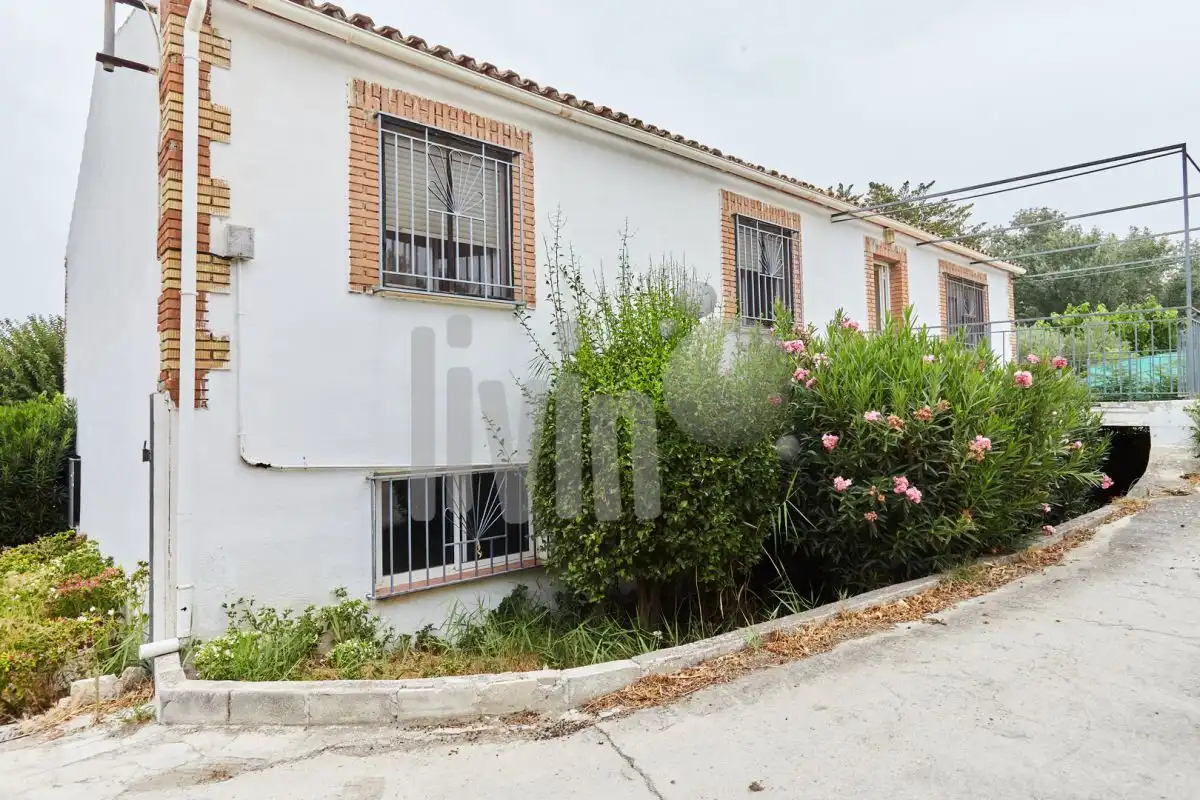 Vista exterior de Casa o xalet en venda en Jaén amb Traster