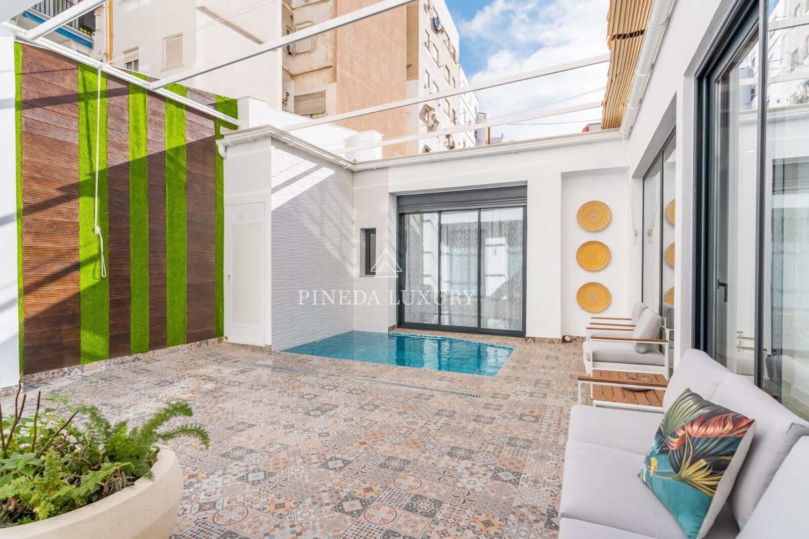 Terrace of Flat for sale in  Valencia Capital  with Air Conditioner and Swimming Pool