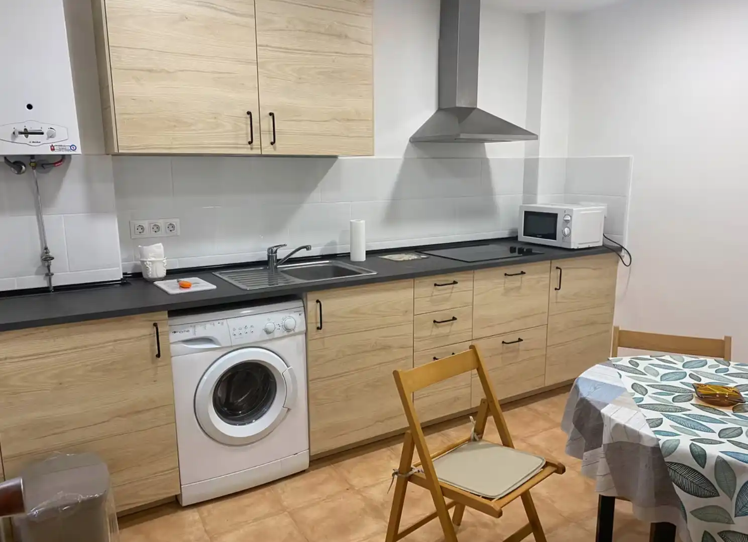 Habitación en Calle Abogado Federico Orellana Toledano, Girón - Las Delicias
