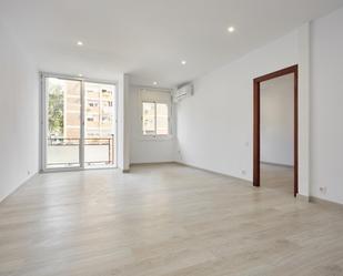 Bedroom of Flat for sale in  Barcelona Capital  with Air Conditioner and Balcony