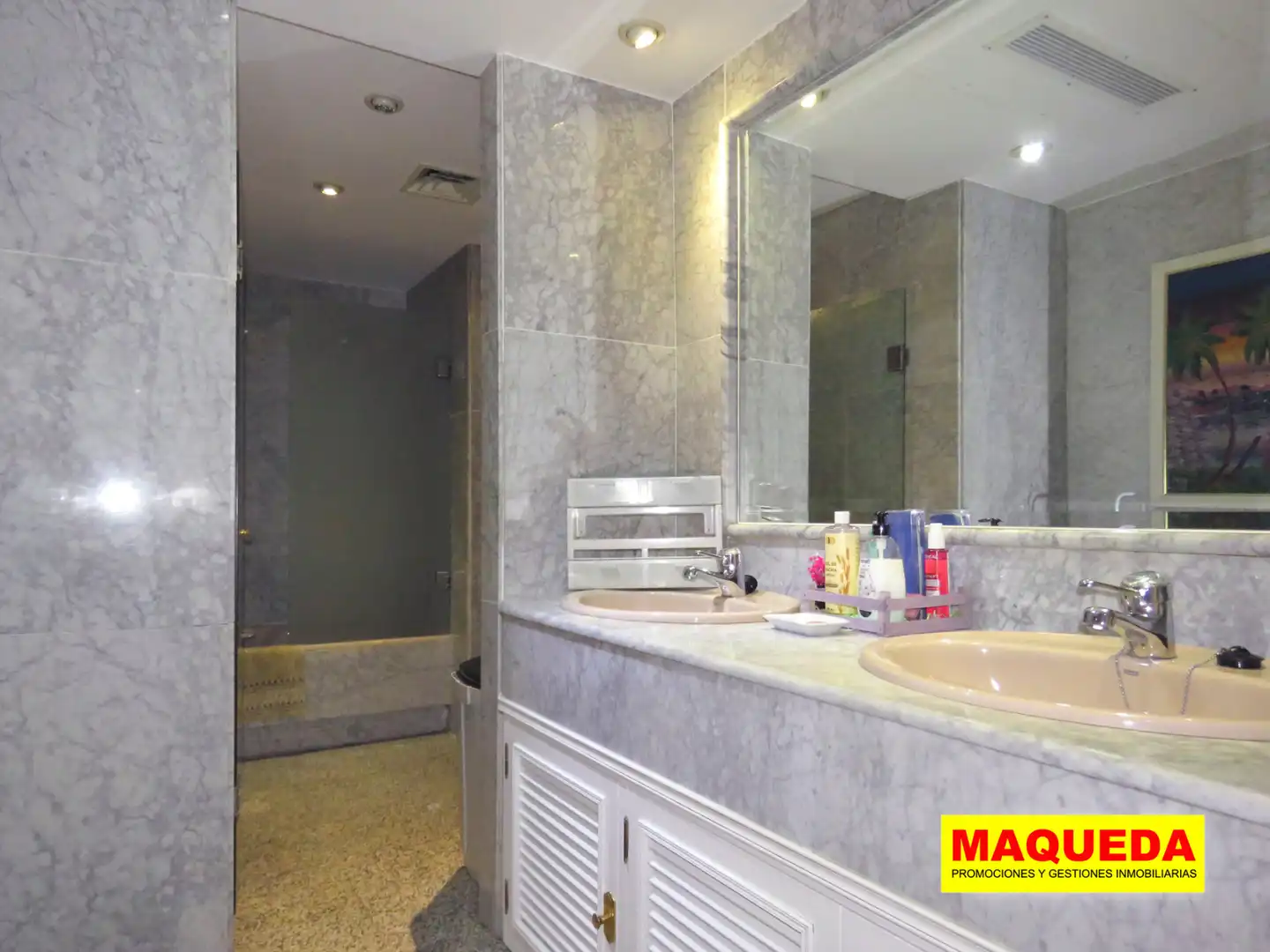 Bathroom of Flat for sale in Alcorcón  with Air Conditioner, Heating and Parquet flooring