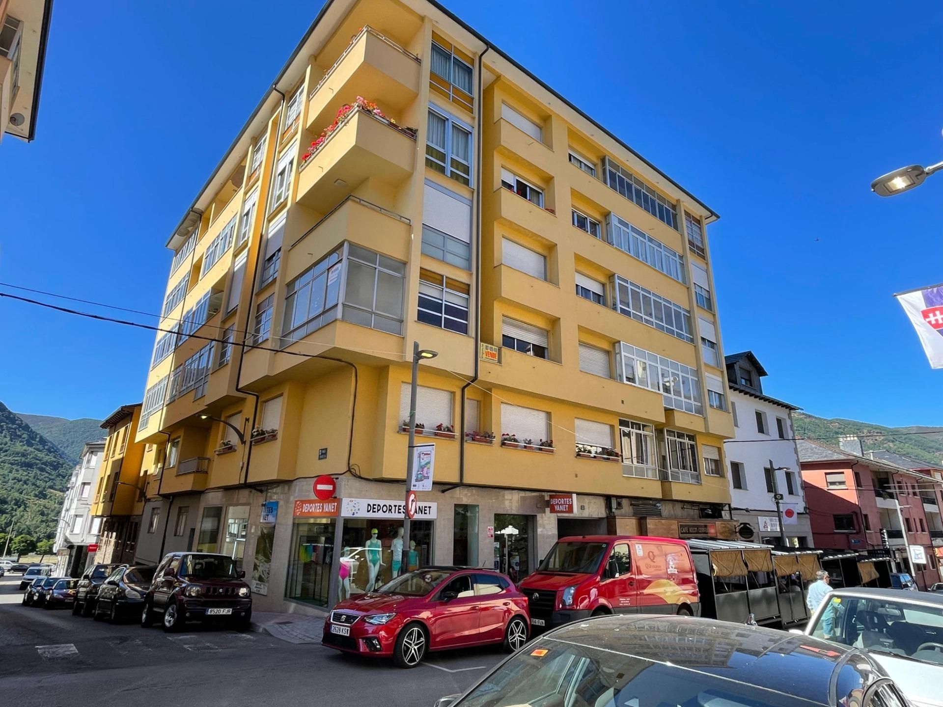 Exterior view of Flat for sale in Villablino  with Balcony