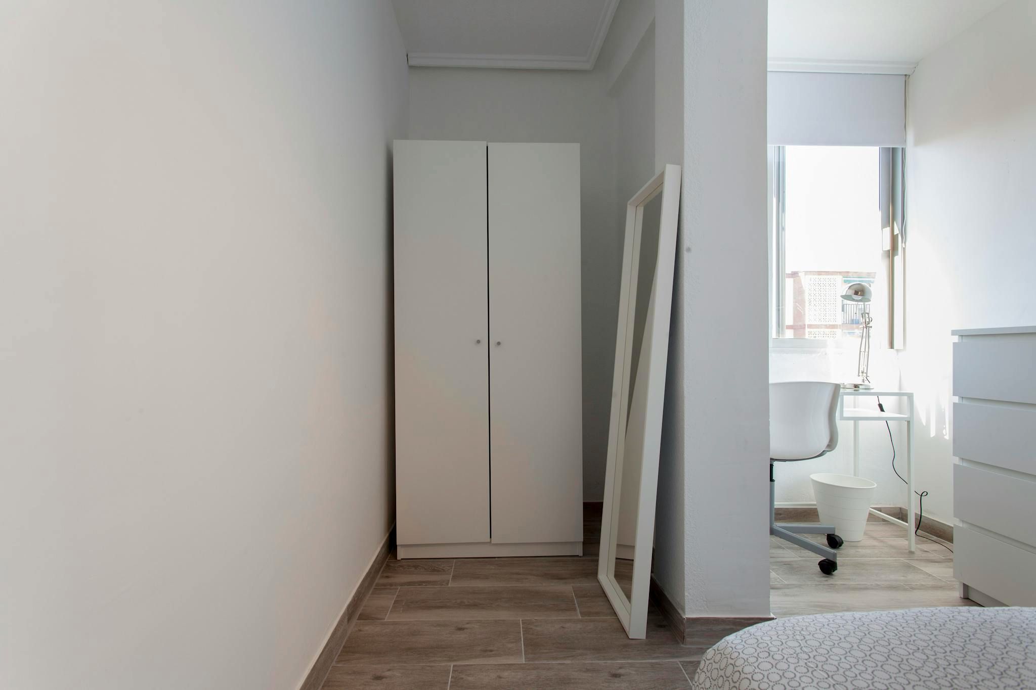 Dormitori de Pis per a compartir en  Valencia Capital amb Aire condicionat, Calefacció i Moblat