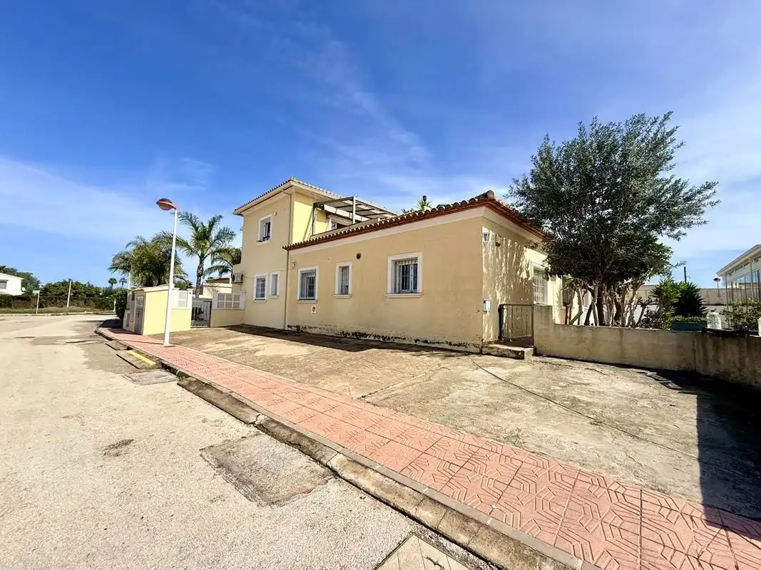 Vista exterior de Casa o chalet en venta en Els Poblets con Aire acondicionado, Calefacción y Jardín privado