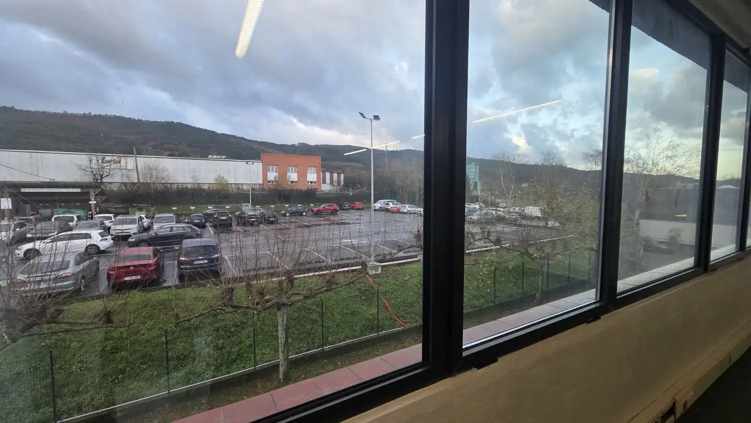 Parkplatz von Büro zur Miete in Zamudio