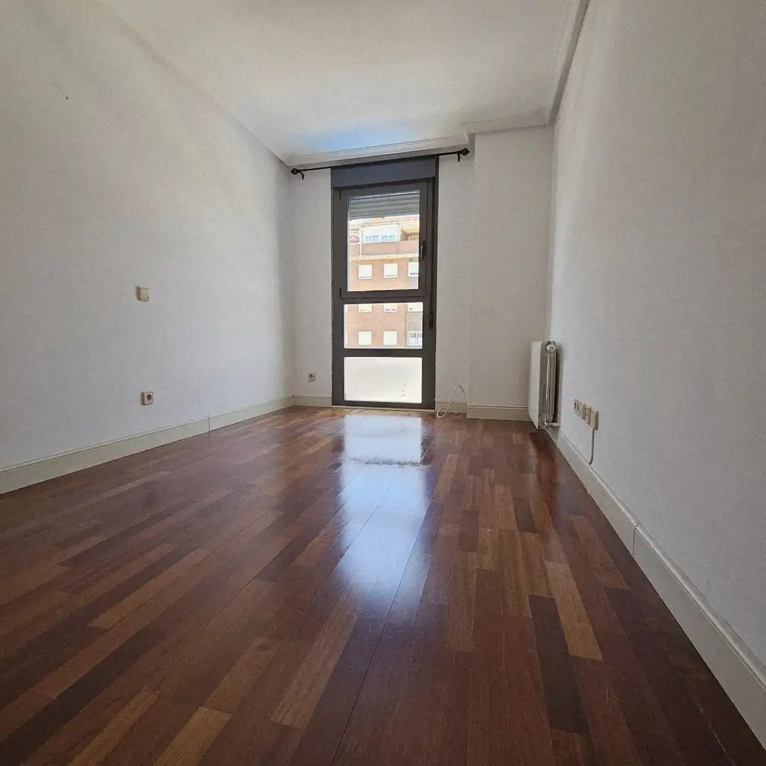 Bedroom of Flat for rent in Madrid  with Air Conditioner, Heating and Terrace