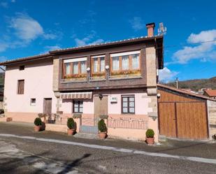 Vista exterior de Casa o xalet en venda en Arenas de Iguña amb Terrassa