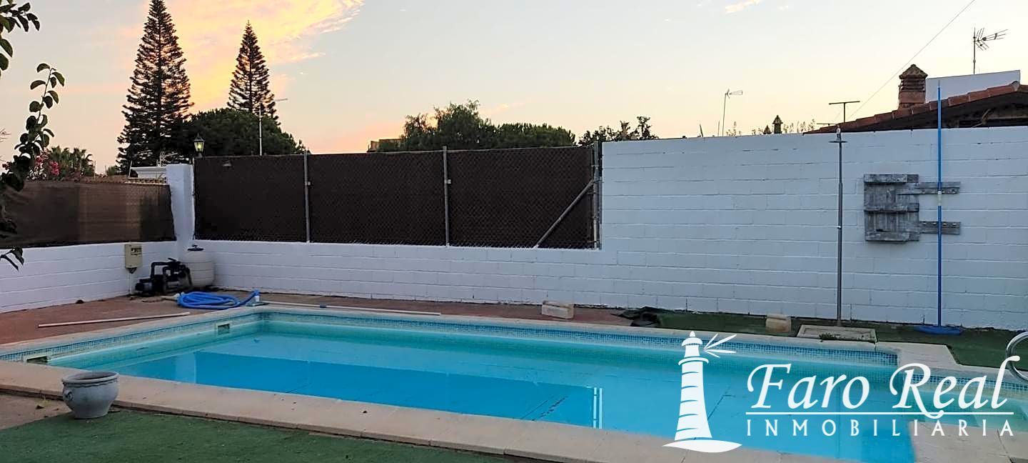 Piscina de Casa o xalet en venda en Chipiona