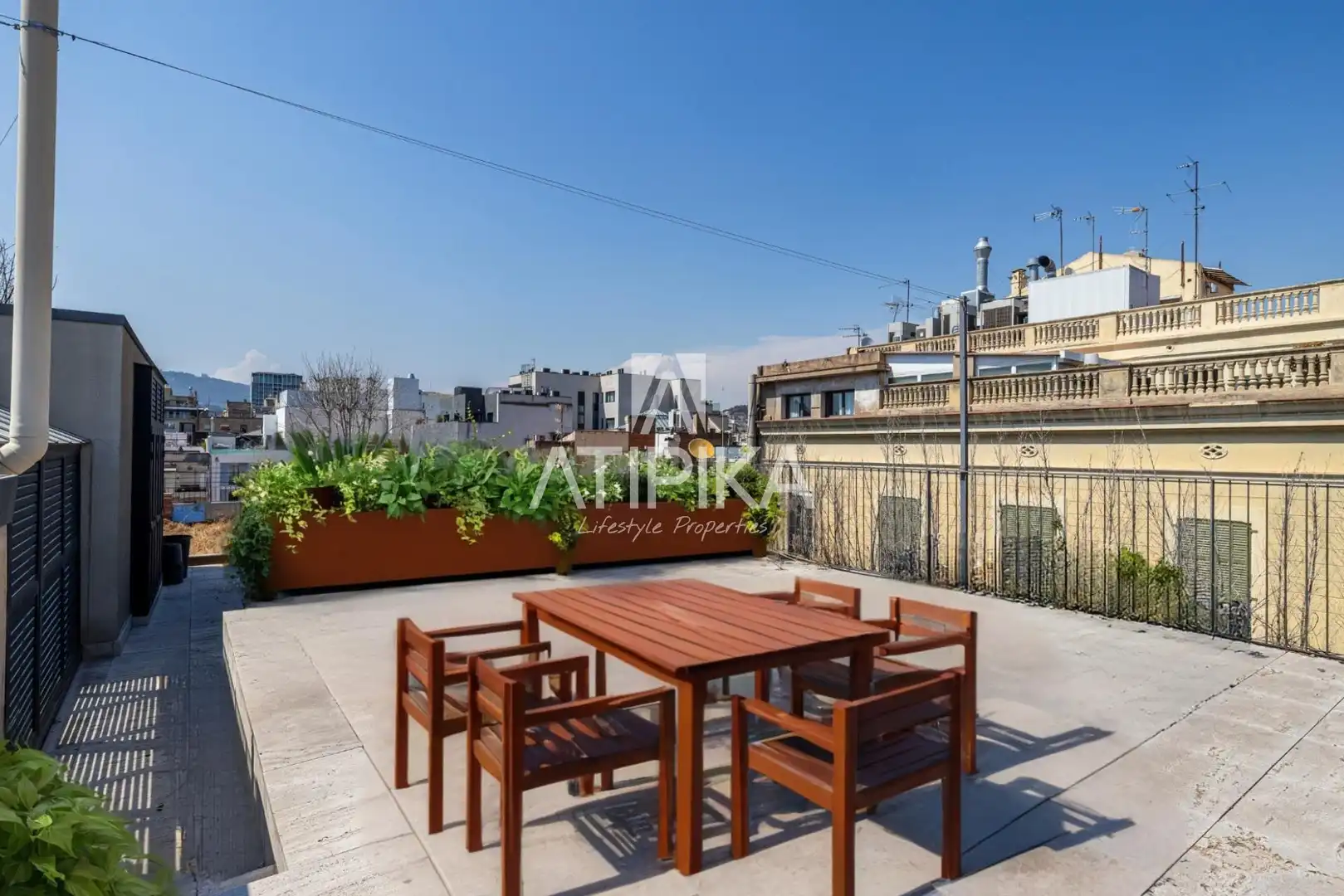 Terrasse von Dachboden zur Miete in Barcelona mit Klimaanlage, Terrasse und Ofen