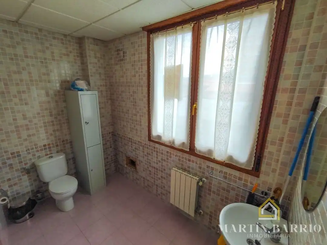 Baño de Local de alquiler en Muskiz con Aire acondicionado