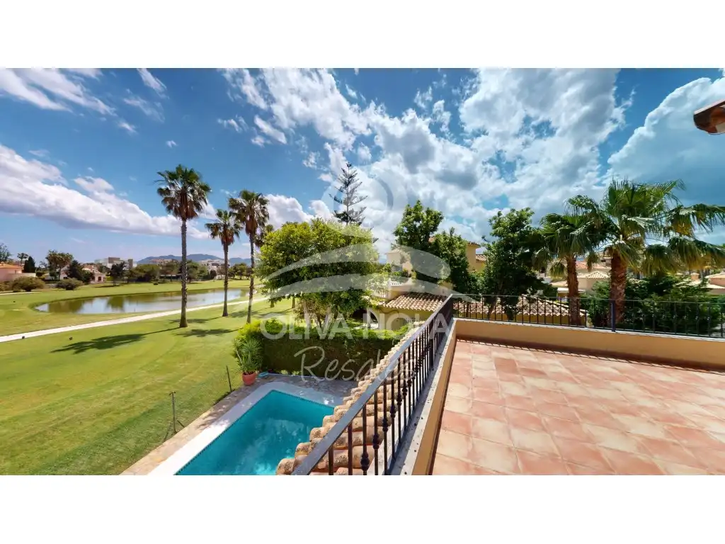 Vista exterior de Casa o chalet en venta en Oliva con Terraza y Piscina