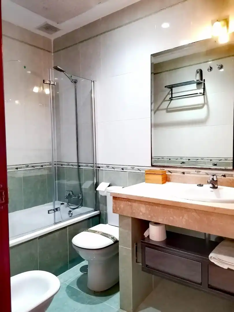 Baño de Piso en venta en Manilva con Aire acondicionado, Terraza y Amueblado