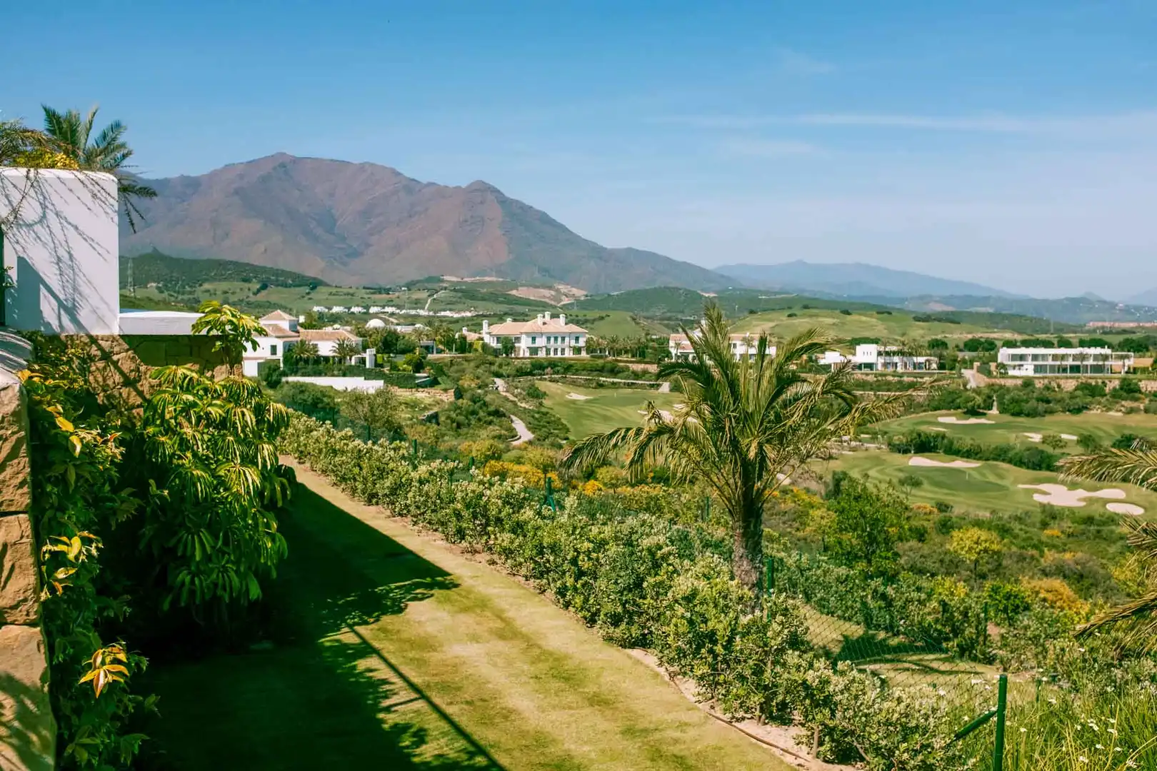 Vista exterior de Casa o chalet en venta en Casares con Aire acondicionado, Jardín privado y Terraza