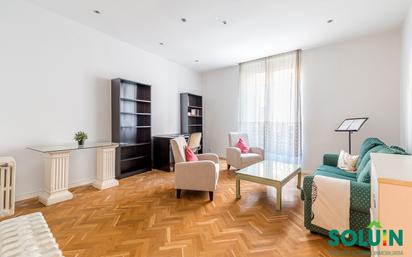 Living room of Flat to rent in  Madrid Capital  with Heating, Parquet flooring and Furnished