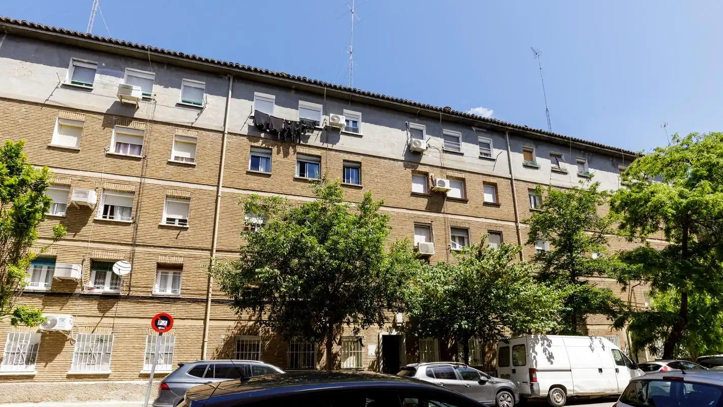 Außenansicht von Wohnung zum Verkauf in Zaragoza mit Klimaanlage und Heizung