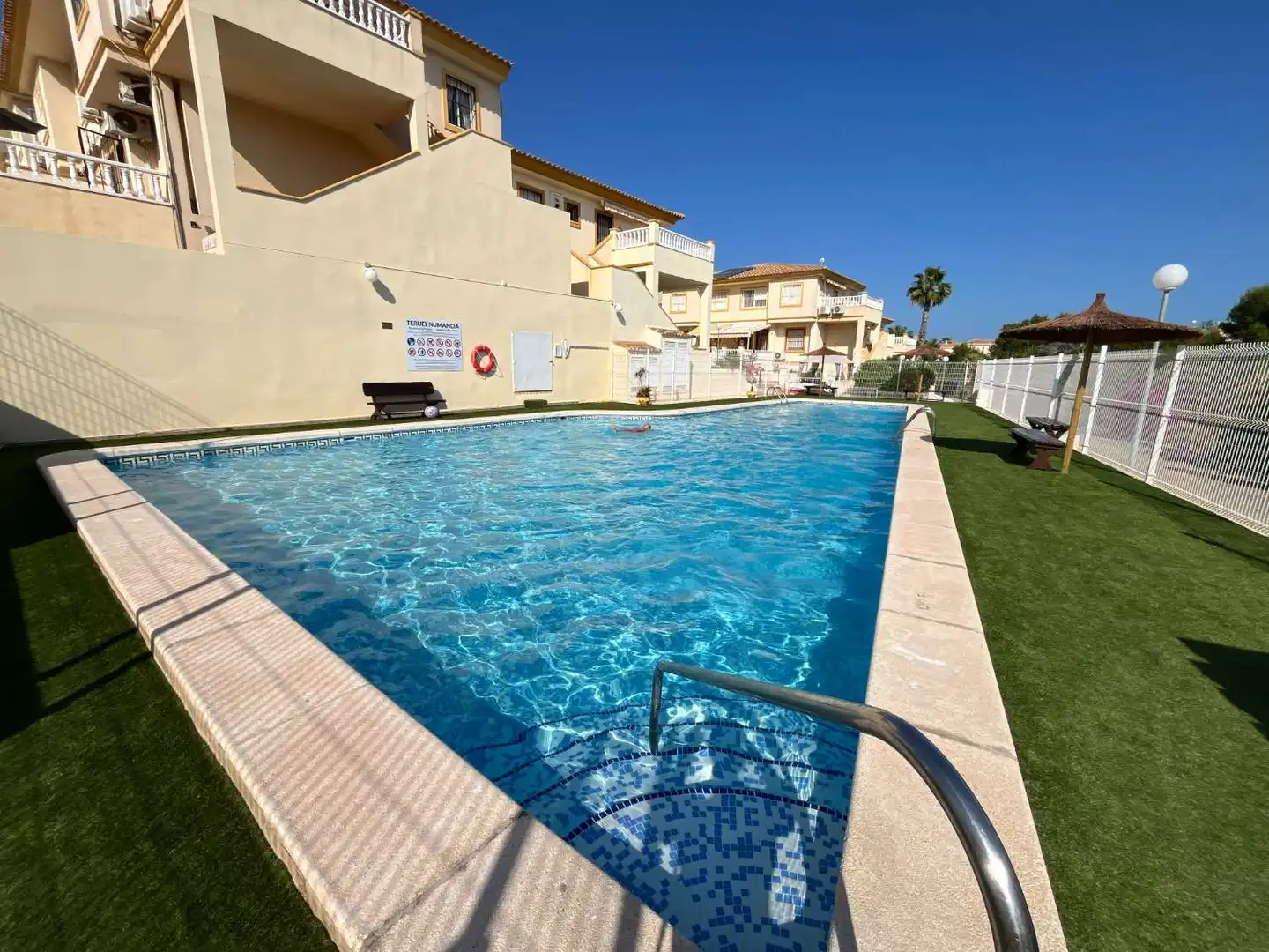 Piscina de Apartament en venda en Orihuela amb Aire condicionat, Piscina i Moblat