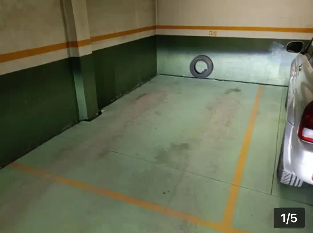 Einzelparkplatz mit Aufzug zum Verkauf in Rúa Rosalía de Castro 33