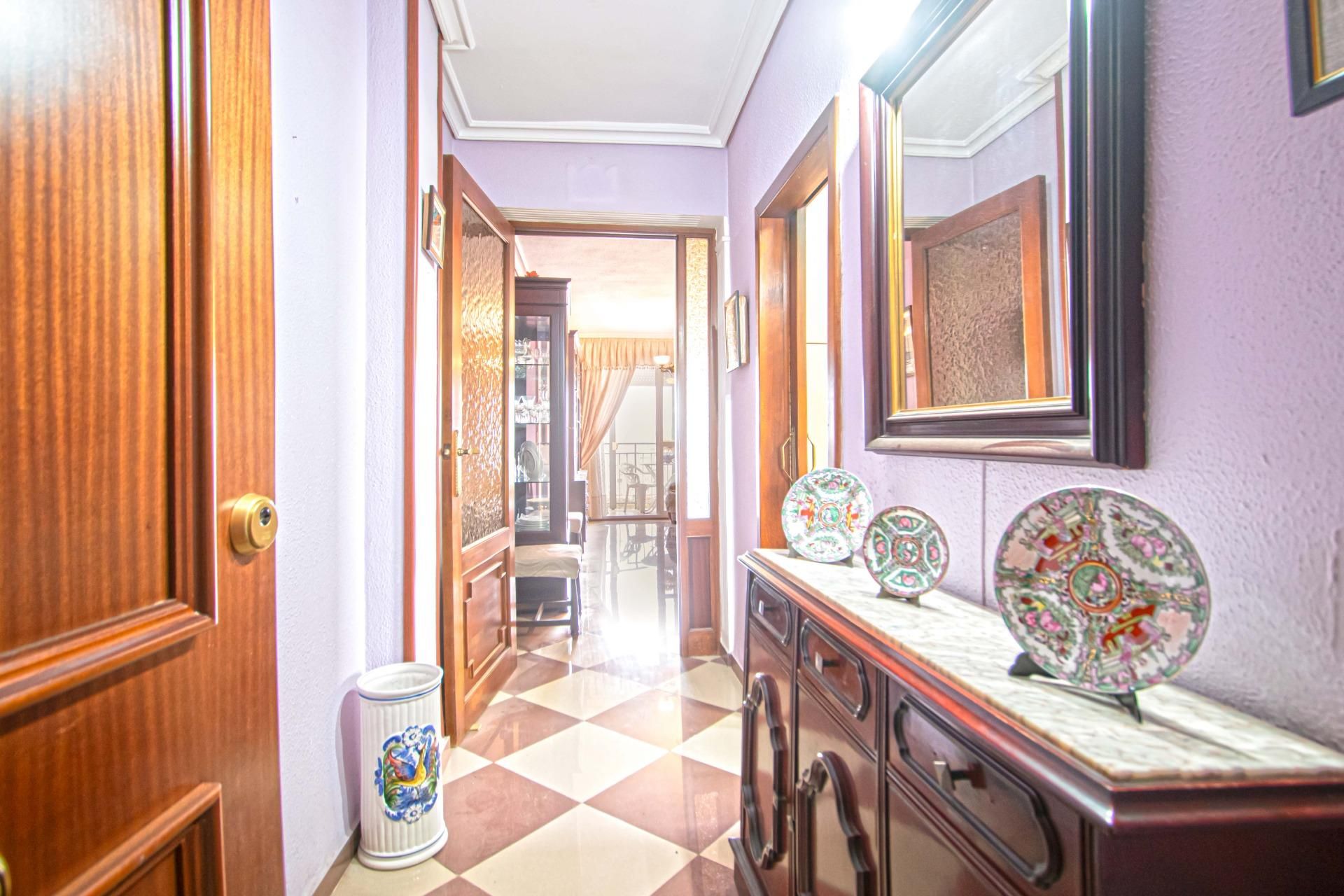 Piso en venta en  Sevilla Capital con Aire acondicionado, Terraza y Amueblado