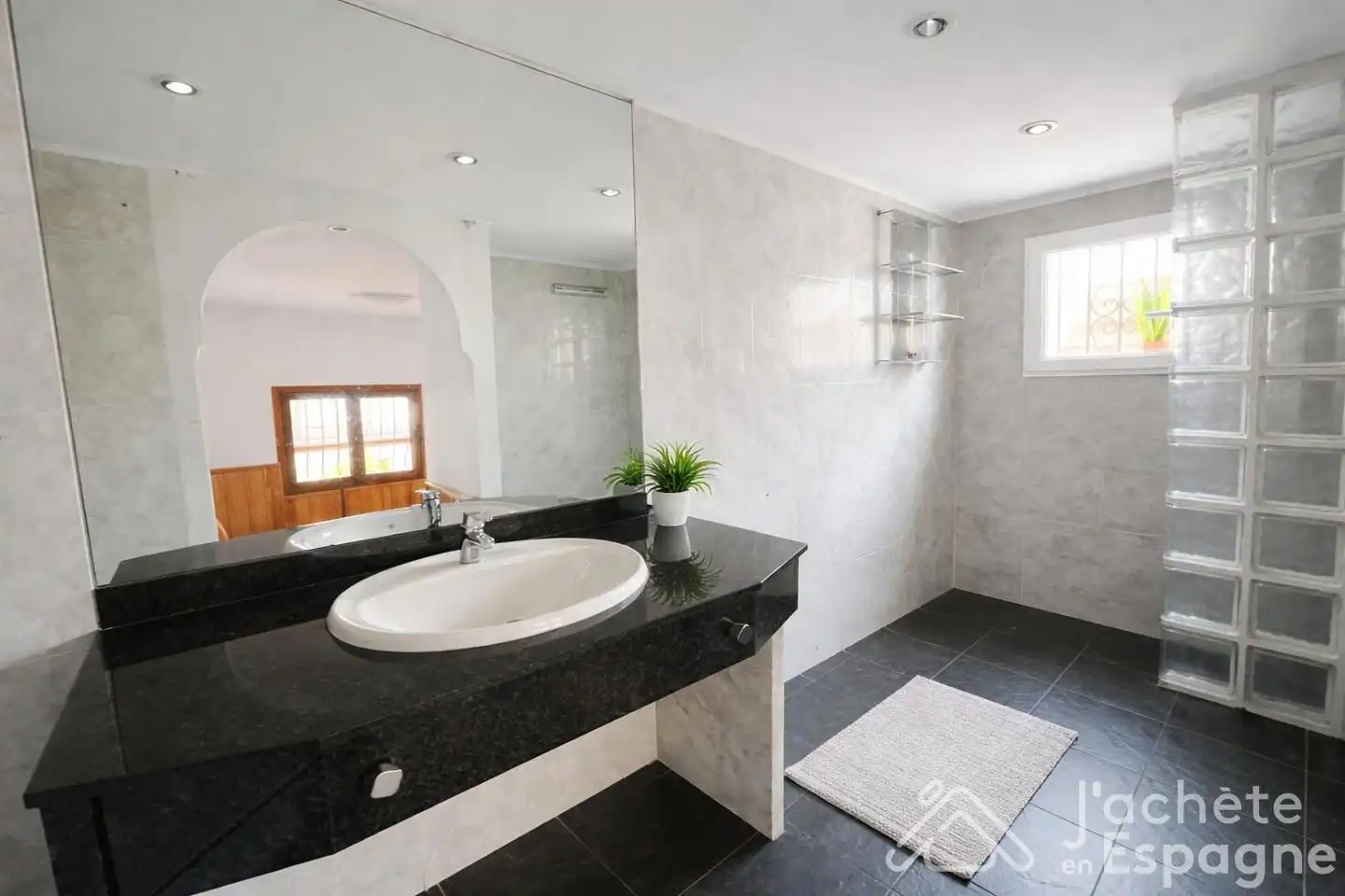 Bathroom of Country homes for sale in Quart de les Valls  with Private garden, Terrace and Swimming Pool