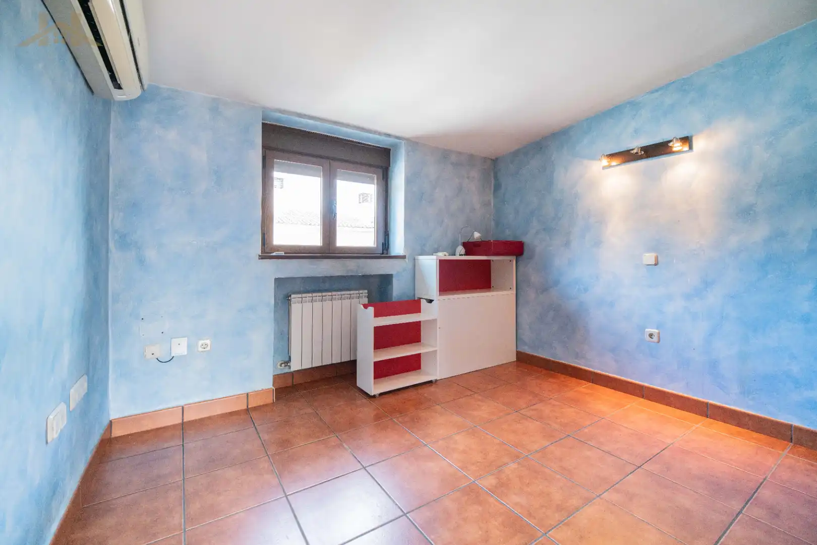 Habitación de Casa adosada en venta en Alcobendas con Aire acondicionado, Calefacción y Jardín privado