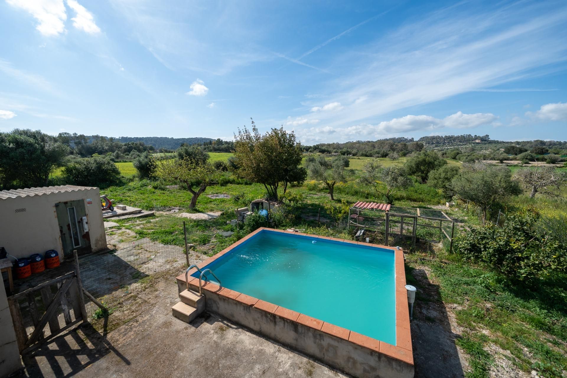 Swimming pool of Country house for sale in Montuïri  with Air Conditioner, Private garden and Parquet flooring