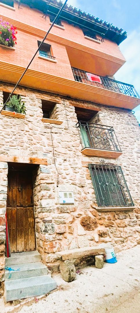 Vista exterior de Casa o xalet en venda en Ajamil de Cameros amb Moblat