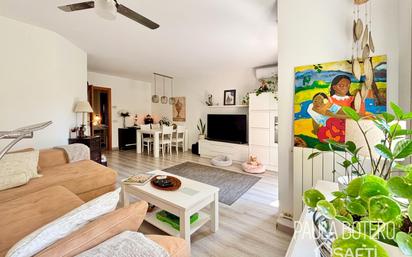 Living room of Flat for sale in Vilanova i la Geltrú  with Air Conditioner, Heating and Terrace