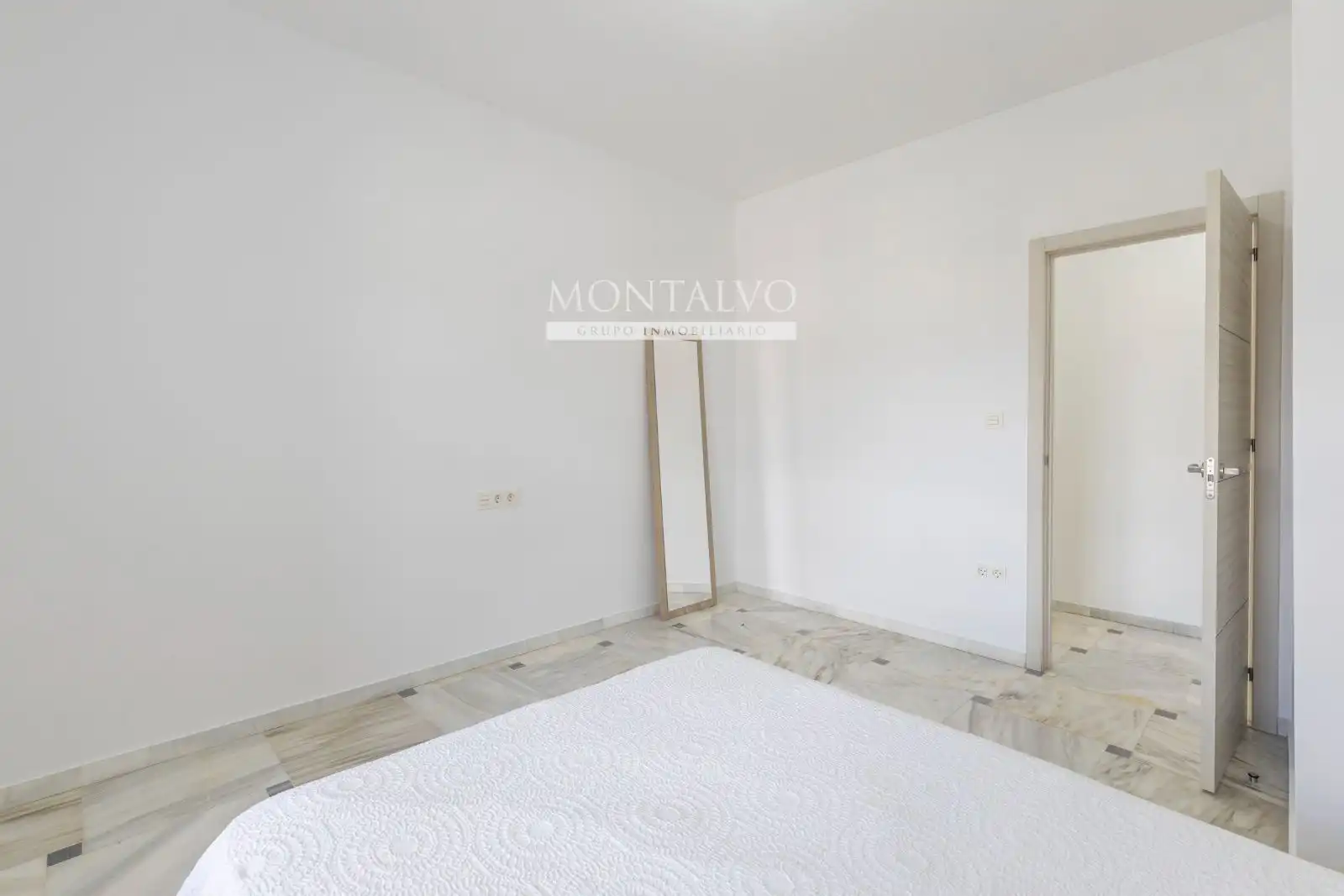 Habitación de Ático en venta en Atarfe con Aire acondicionado, Calefacción y Terraza